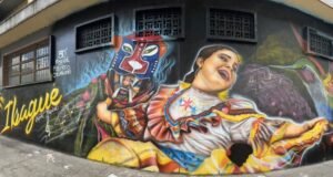 Plasmando el Arte y la Tradición: El artista “Dibujazos” y sus murales emblemáticos en el Festival Folclórico Colombiano