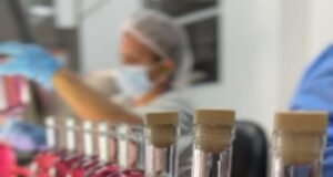 Fábrica de Licores del Tolima avanza en el camino hacia la modernización con una nueva línea de envasado para aguardiente Rosado